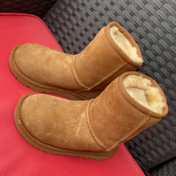UGG Boots for Kids - Picture 10 of 10